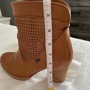 Levi's, Heels Boots, Lather, Booties, Sz 7.5, Brown, Tan.